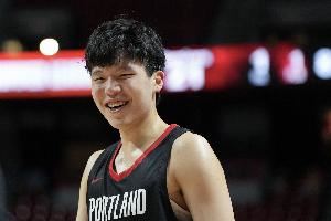 比卢普斯：杨瀚森和球队完美契合 他有能力成为优秀的三分射手